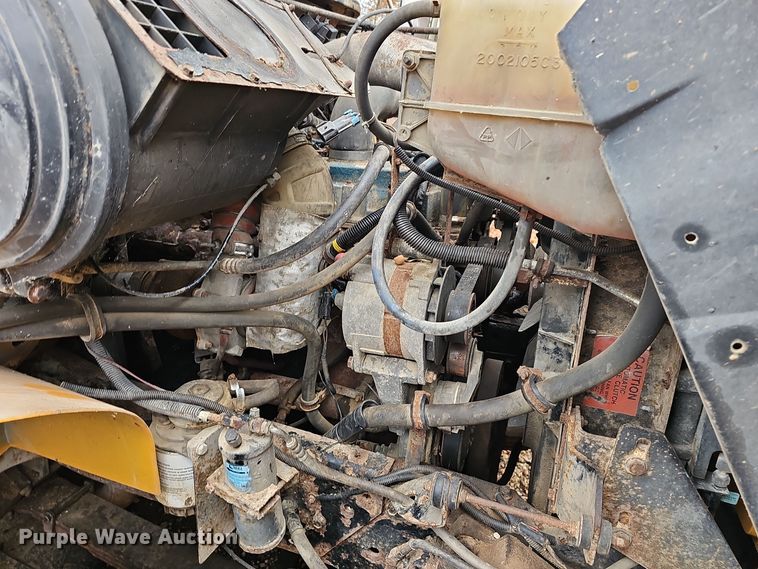 image for item OJ9063 2002 International 4900 dump truck