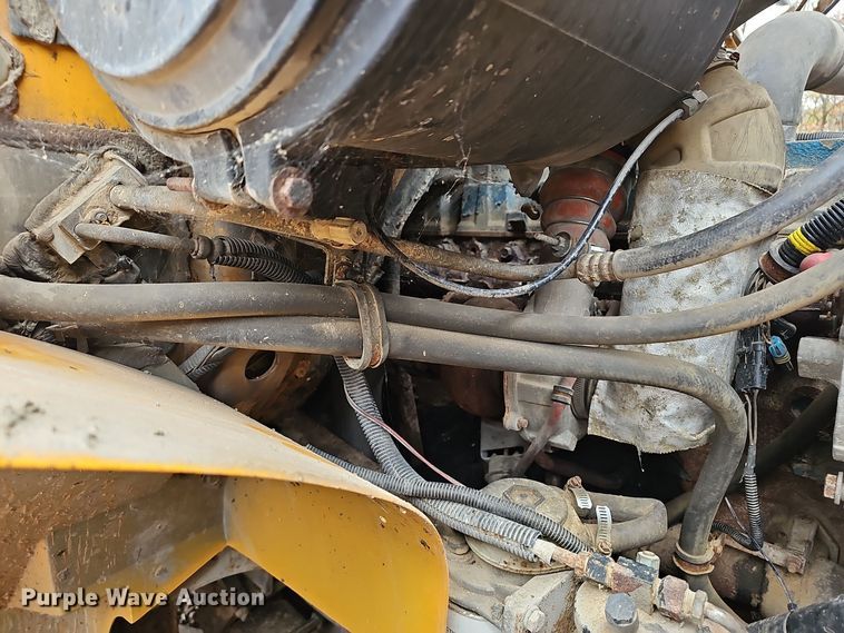 image for item OJ9063 2002 International 4900 dump truck