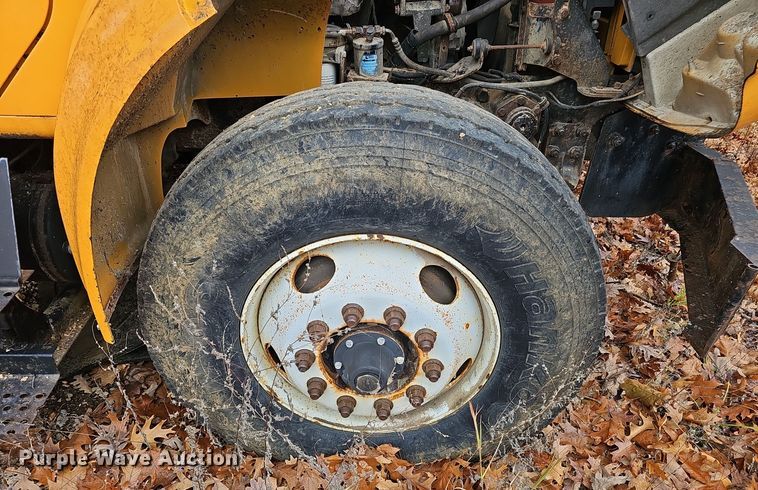 image for item OJ9063 2002 International 4900 dump truck