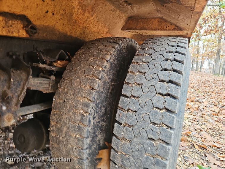 image for item OJ9063 2002 International 4900 dump truck