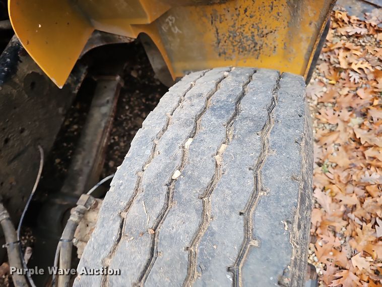 image for item OJ9063 2002 International 4900 dump truck