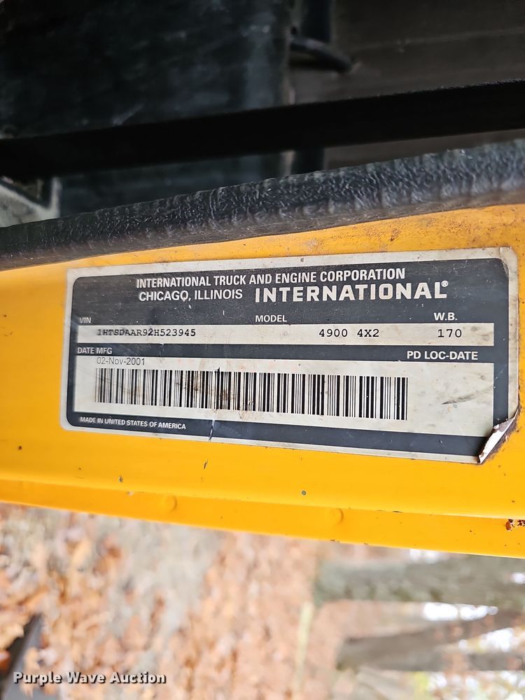 image for item OJ9063 2002 International 4900 dump truck