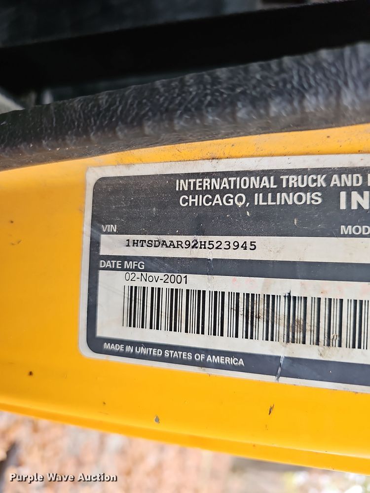 image for item OJ9063 2002 International 4900 dump truck