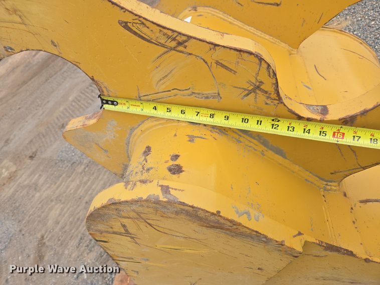 image for item YA0112 Caterpillar 42