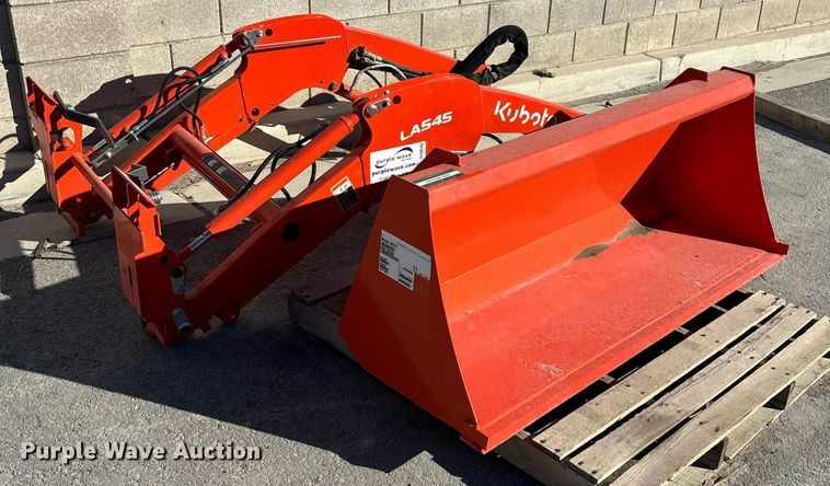 image for item DH8640 Kubota LA545 loader