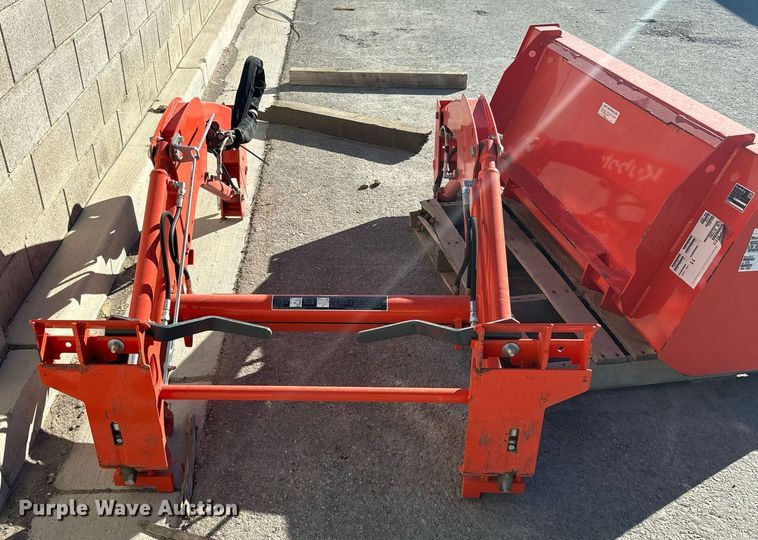 image for item DH8640 Kubota LA545 loader