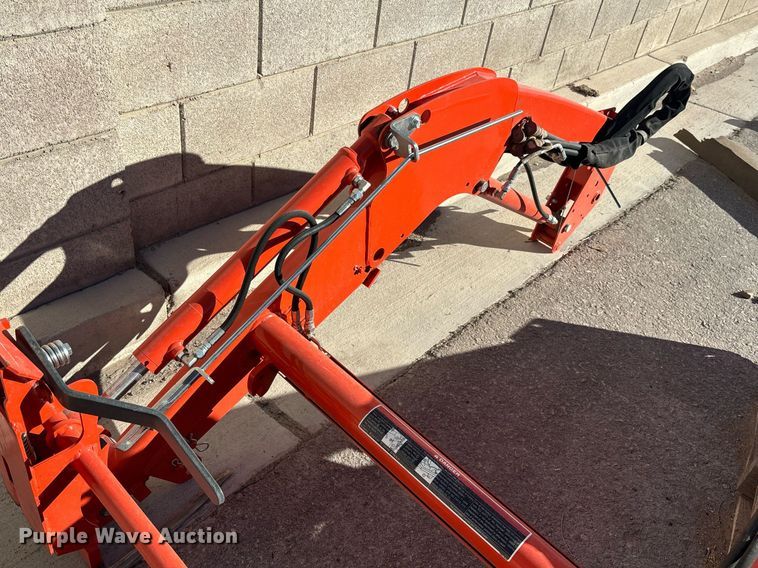 image for item DH8640 Kubota LA545 loader