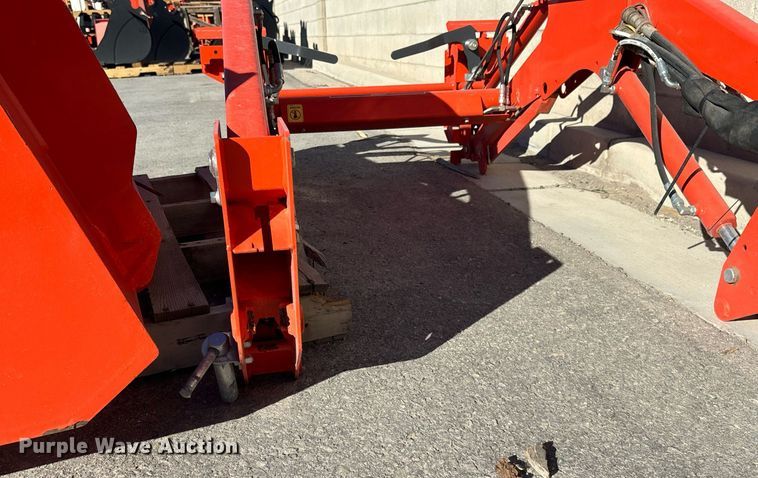 image for item DH8640 Kubota LA545 loader