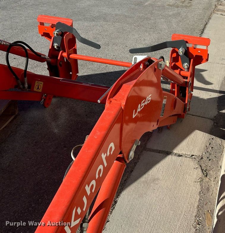 image for item DH8640 Kubota LA545 loader