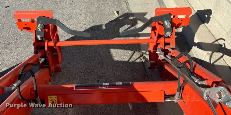 image for item DH8640 Kubota LA545 loader