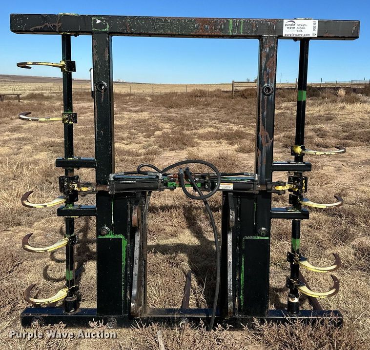 image for item DL0487 Bale grapple