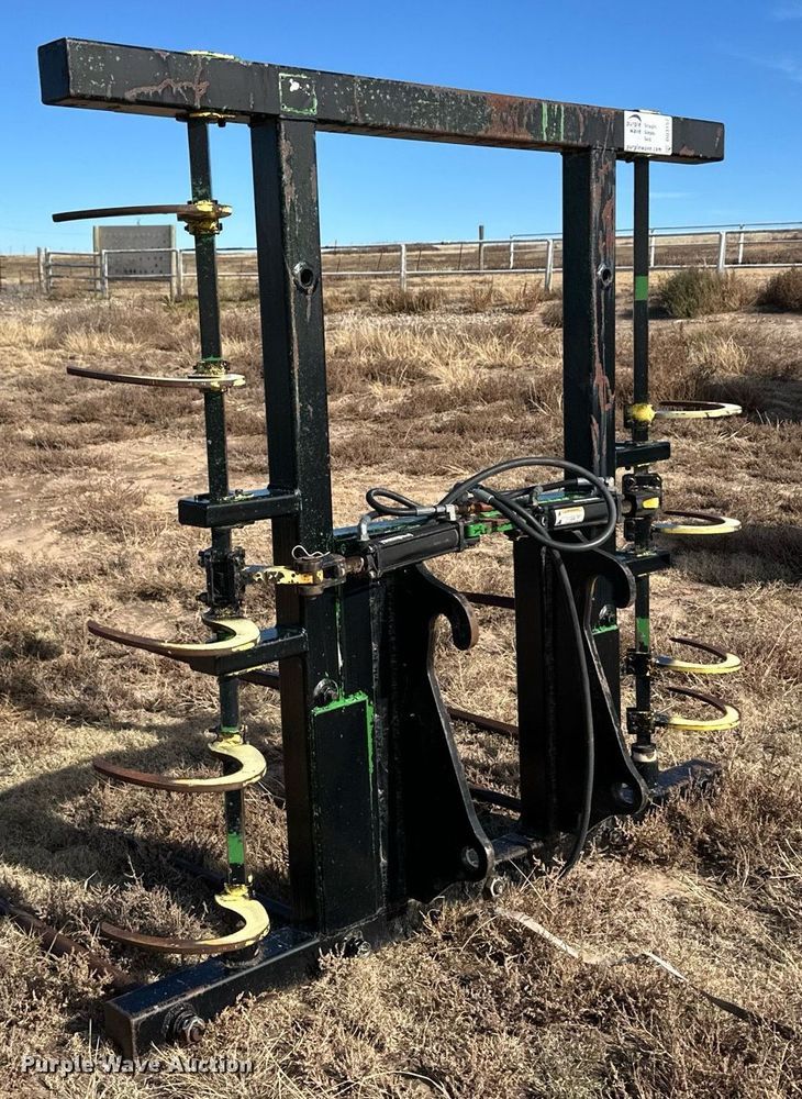 image for item DL0487 Bale grapple