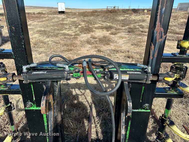 image for item DL0487 Bale grapple