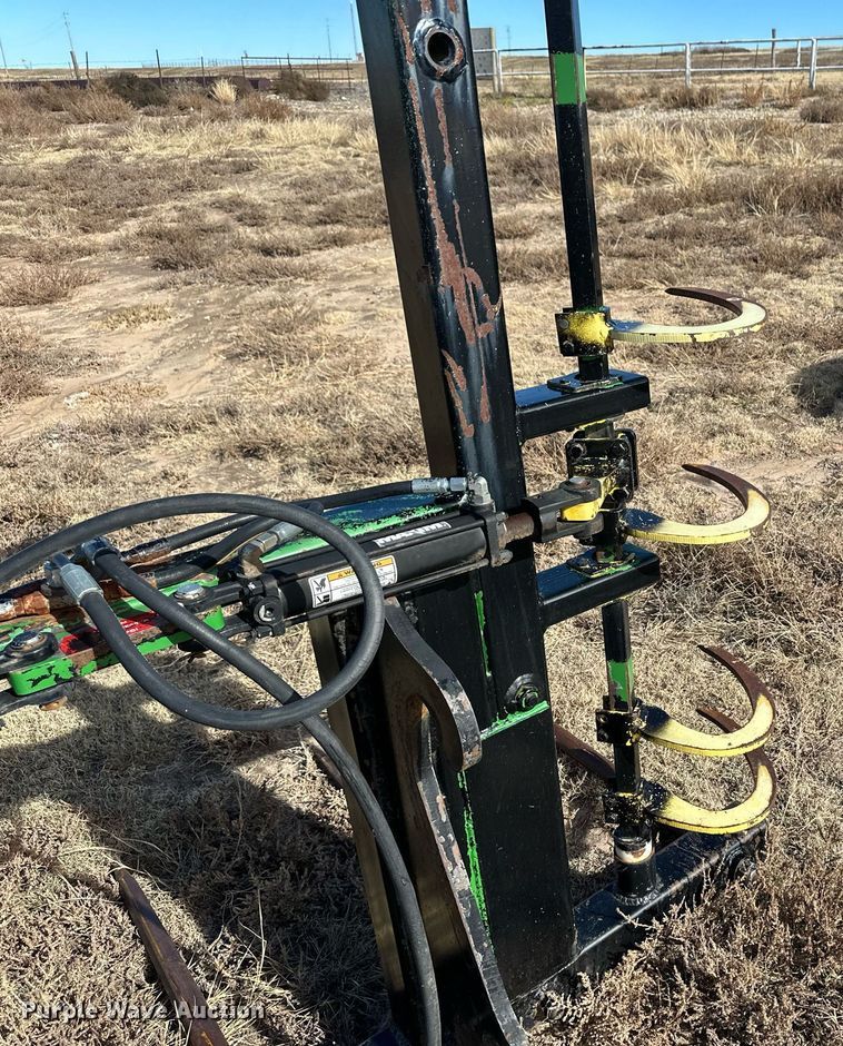 image for item DL0487 Bale grapple