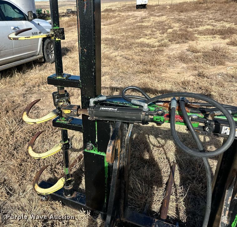 image for item DL0487 Bale grapple