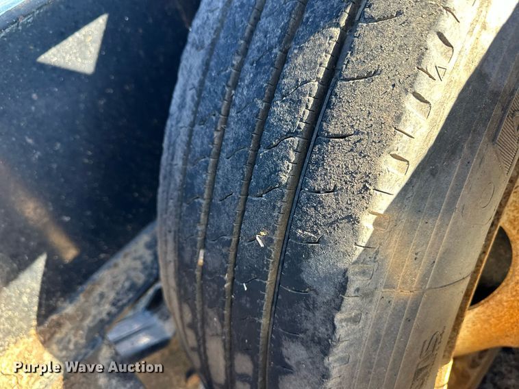 image for item DM2732 2006 Trailtech CT220II combine trailer