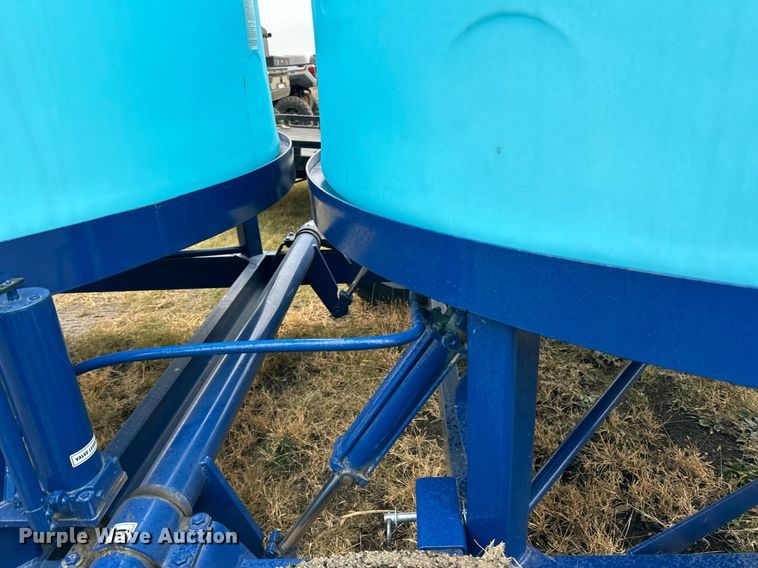 image for item DN0845 Duo-Lift DC6060 tank trailer