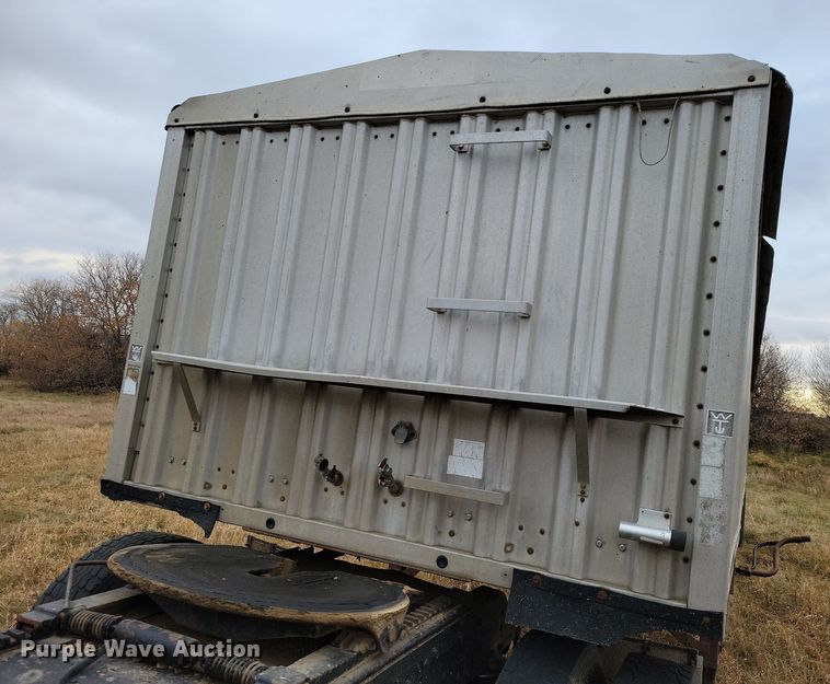 image for item DN3625 1984 Wilson AGH-700 grain trailer
