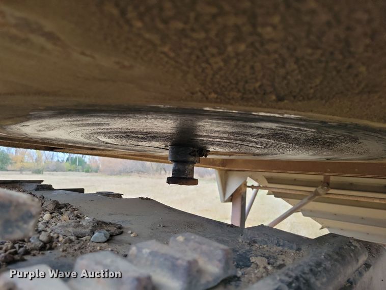 image for item DN3625 1984 Wilson AGH-700 grain trailer