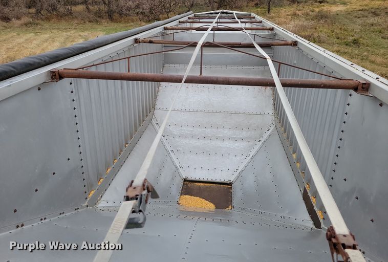 image for item DN3625 1984 Wilson AGH-700 grain trailer