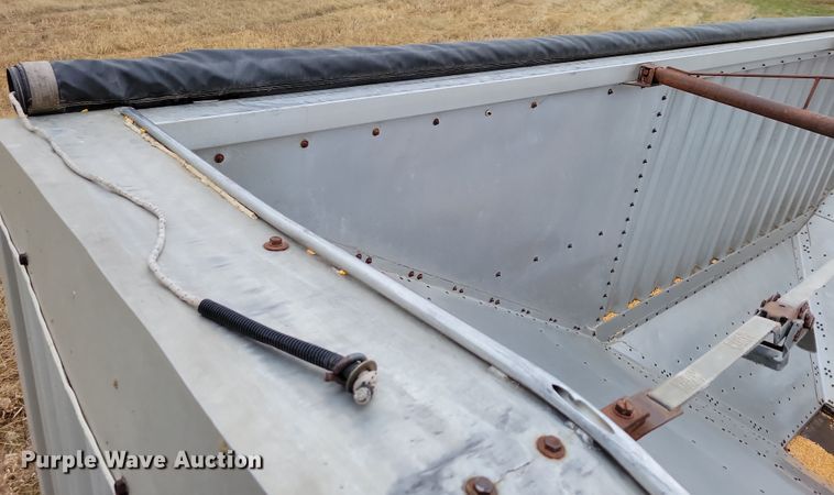 image for item DN3625 1984 Wilson AGH-700 grain trailer