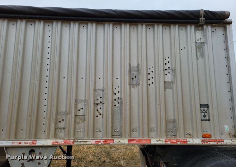 image for item DN3625 1984 Wilson AGH-700 grain trailer