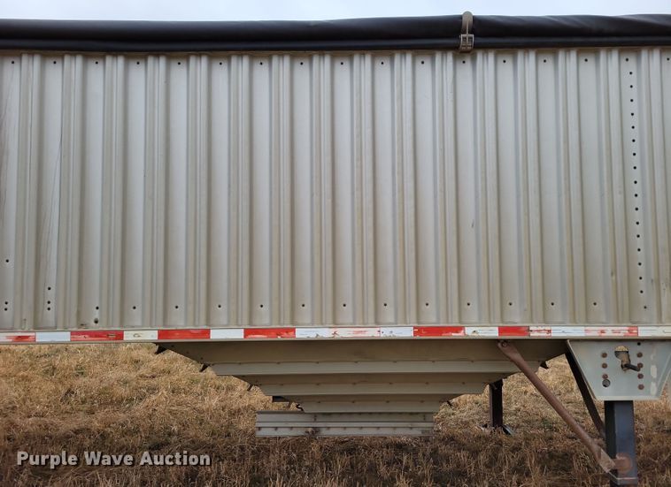 image for item DN3625 1984 Wilson AGH-700 grain trailer