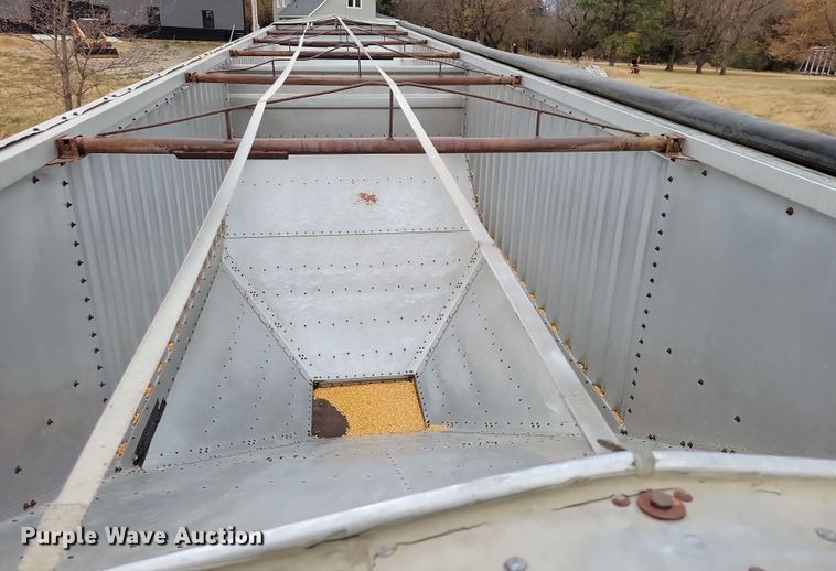 image for item DN3625 1984 Wilson AGH-700 grain trailer