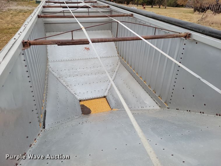 image for item DN3625 1984 Wilson AGH-700 grain trailer