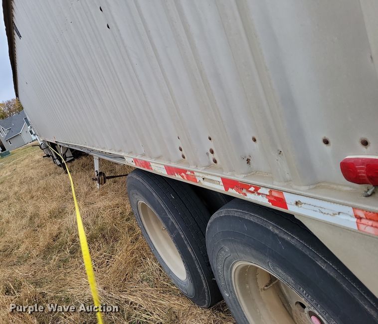 image for item DN3625 1984 Wilson AGH-700 grain trailer