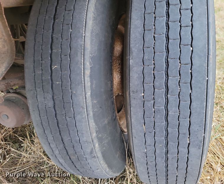 image for item DN3625 1984 Wilson AGH-700 grain trailer