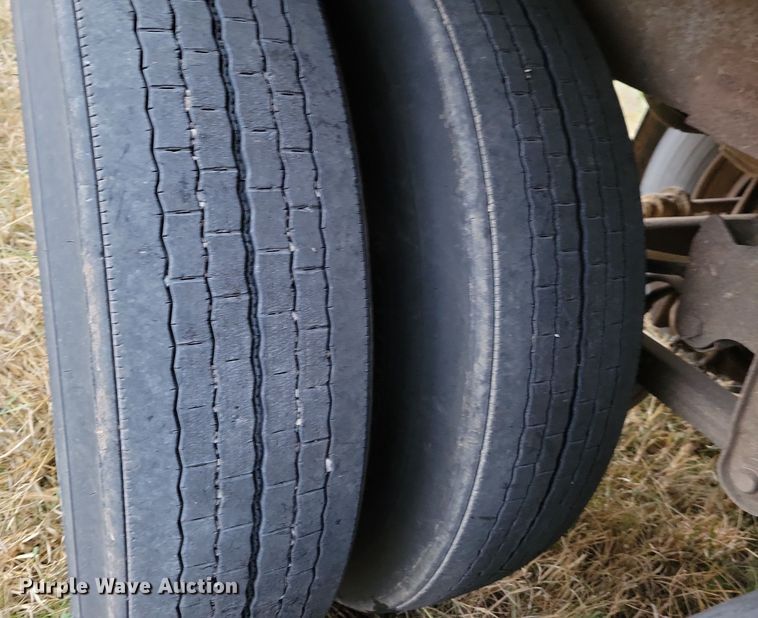 image for item DN3625 1984 Wilson AGH-700 grain trailer