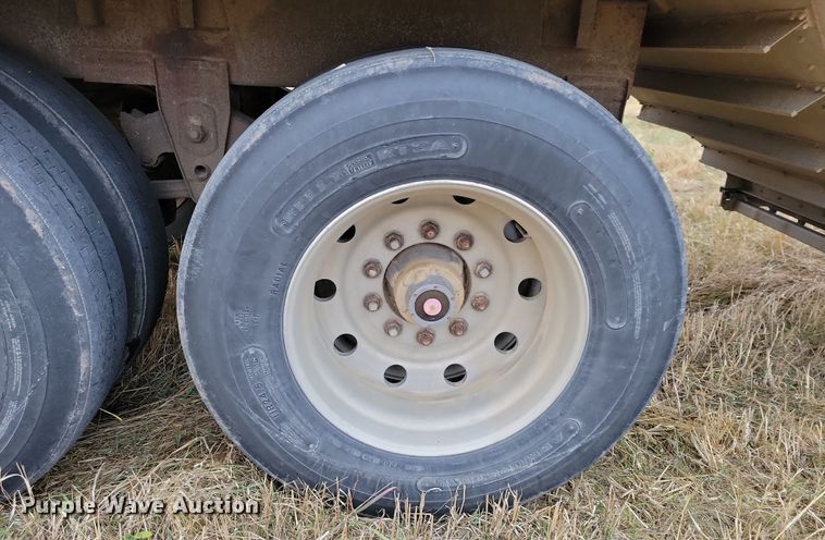 image for item DN3625 1984 Wilson AGH-700 grain trailer