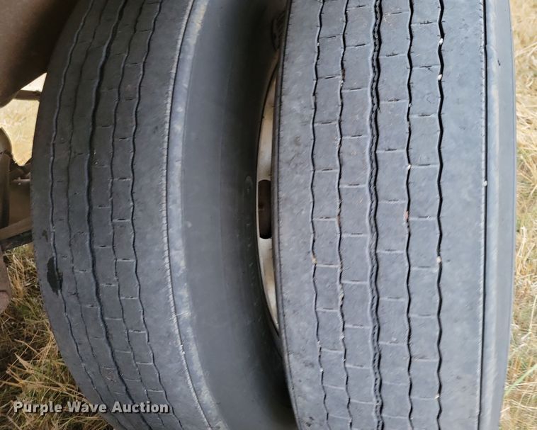 image for item DN3625 1984 Wilson AGH-700 grain trailer