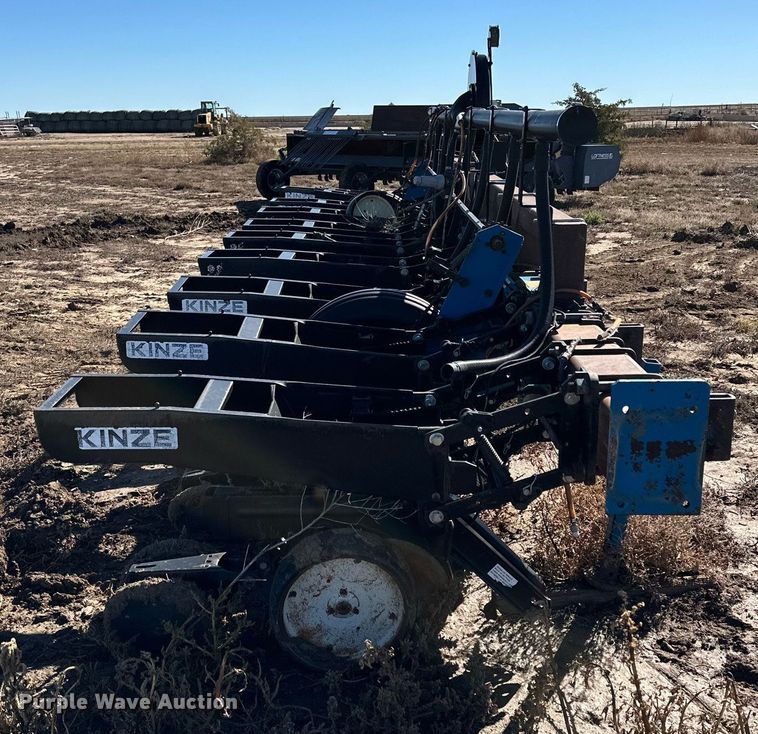 image for item DP5958 Kinze planter