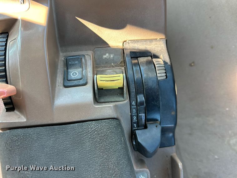 image for item DP5970 1995 John Deere 8400 MFWD tractor