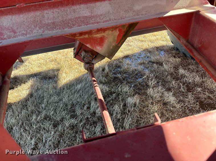 image for item DQ3123 Brent 520 grain cart