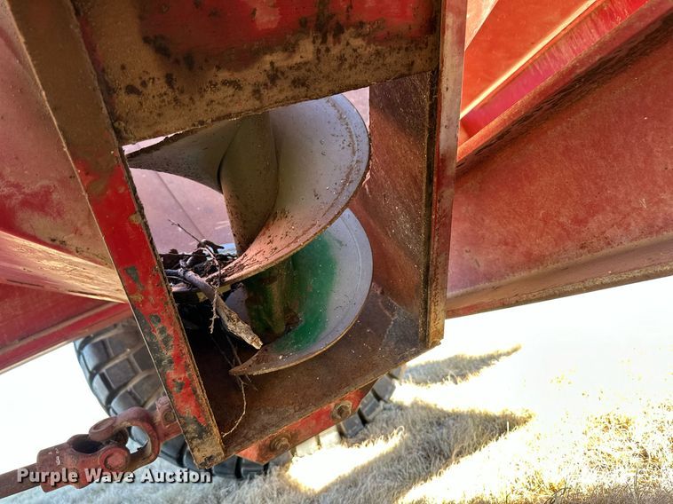 image for item DQ3123 Brent 520 grain cart