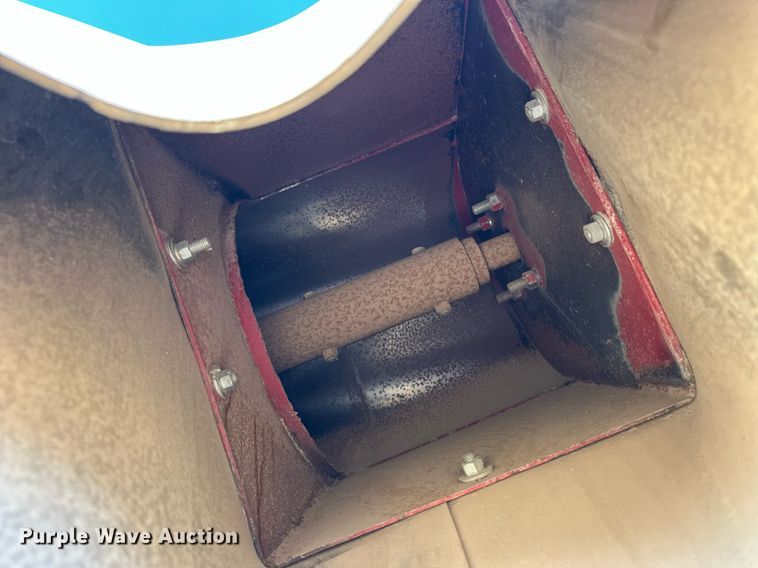 image for item DQ3123 Brent 520 grain cart