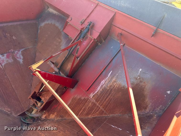 image for item DQ3123 Brent 520 grain cart