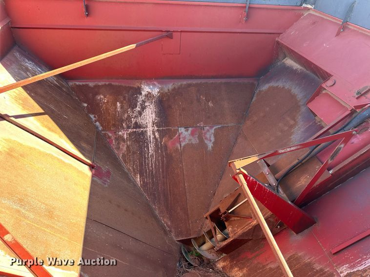 image for item DQ3123 Brent 520 grain cart