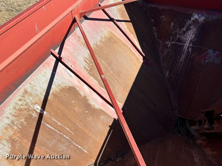 image for item DQ3123 Brent 520 grain cart