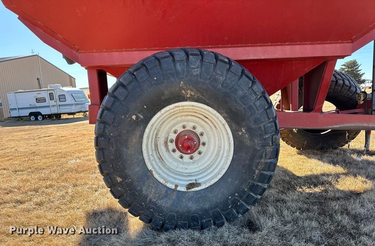 image for item DQ3123 Brent 520 grain cart