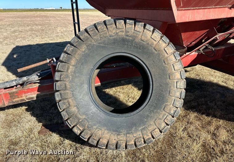 image for item DQ3123 Brent 520 grain cart