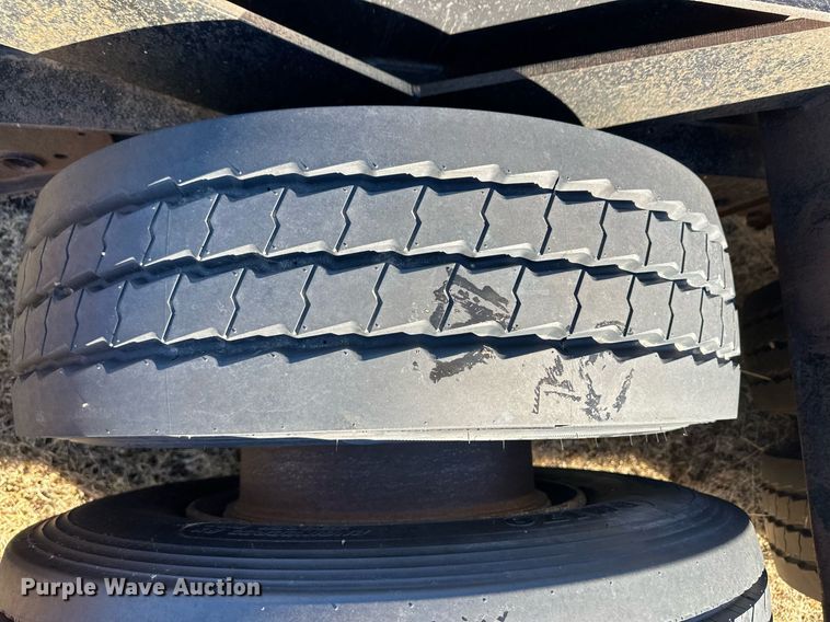 image for item DQ3125 2021 Jantz-Femco combine trailer