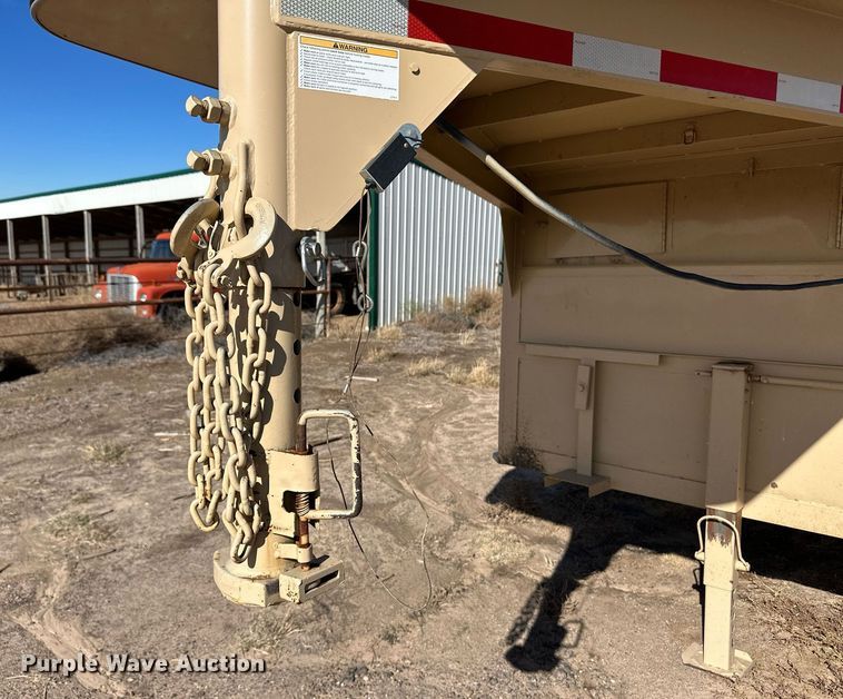 image for item DQ3167 2014 Circle D 6824GNST livestock trailer