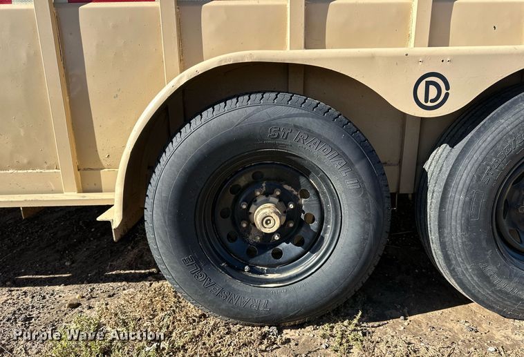 image for item DQ3167 2014 Circle D 6824GNST livestock trailer