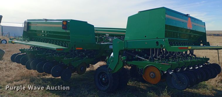 image for item DQ3172 2013 Great Plains 3S-3000HD-4875 grain drill