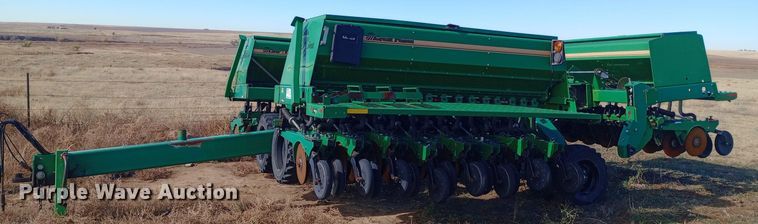 image for item DQ3172 2013 Great Plains 3S-3000HD-4875 grain drill