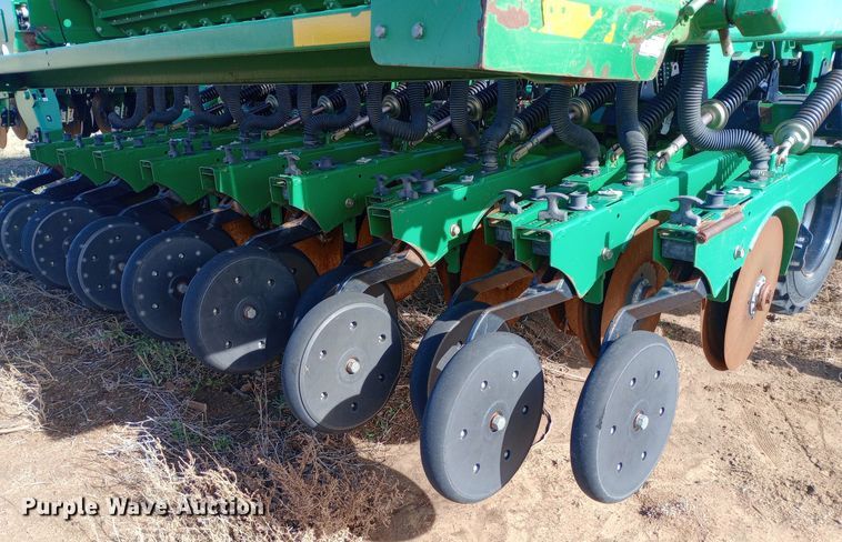 image for item DQ3172 2013 Great Plains 3S-3000HD-4875 grain drill